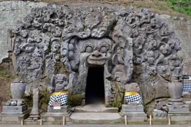 Tapınağın çevresinde Bali Ubud. Tıpkı başka yerlerde olduğunu