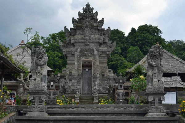 De Hindoe tempels (de zogenaamde 'pura') rond Bali, Indonesië. Of — Stockfoto