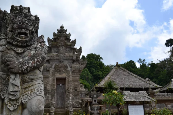 Los templos hindúes (llamados pura) alrededor de Bali, Indonesia — Foto de Stock