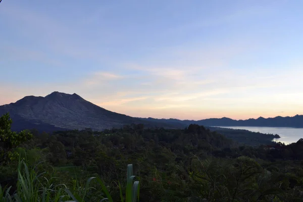 La vista del Monte Batur en Kintamani, Bali, Indonesia — Foto de Stock