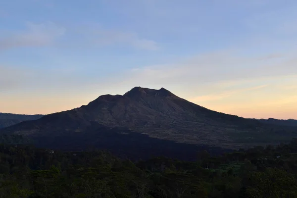 La vista del Monte Batur en Kintamani, Bali, Indonesia — Foto de Stock