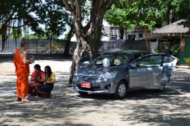 Bir araba Chiang Rai bir Budist rahip tarafından kutsanmış