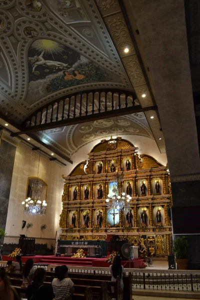 Os peregrinos na Igreja de Santo Nino em Cebu, Filipinas — Fotografia de Stock