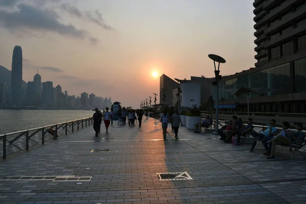 Günbatımı Avenue yıldız