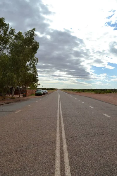 Een (zeer) lange weg naar het rode centrum, Centraal-Australië — Stockfoto