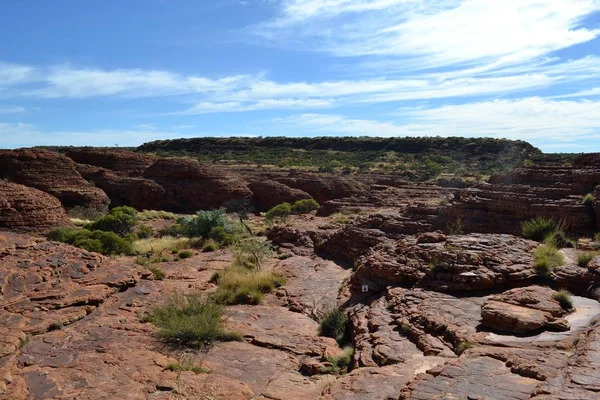 Wandelen rond Kings Canyon, ongeveer 2 uur rijden van Uluru — Stockfoto