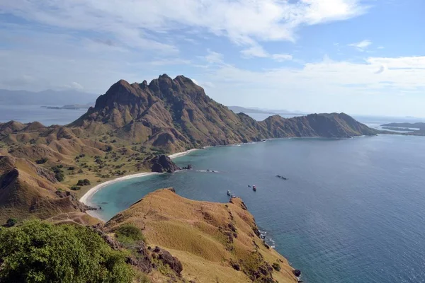 Zachwycający widok na Padar wyspa w Indonezji, niedaleko Kom — Zdjęcie stockowe