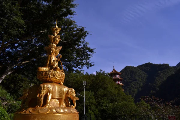 Hsiang-Te Tapınağı, Tayvan, bir Tanrı/tanrıça heykeli — Stok fotoğraf