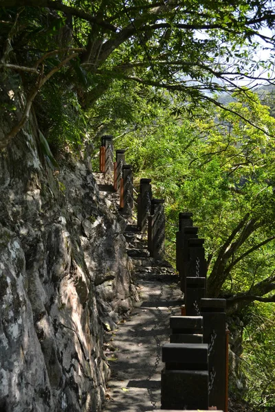 Las escaleras a la parte superior —  Fotos de Stock