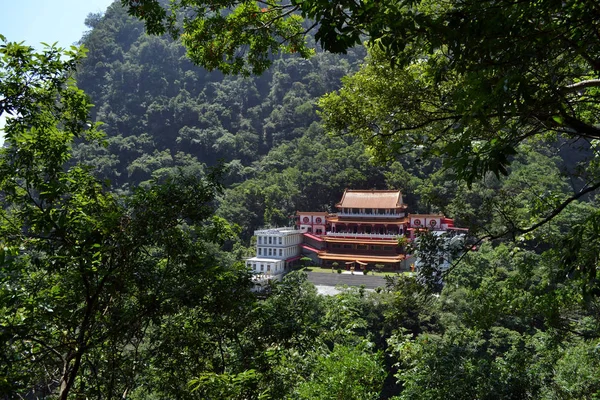 Chan Guang tapınak Taroko Milli Parkı'nda — Stok fotoğraf