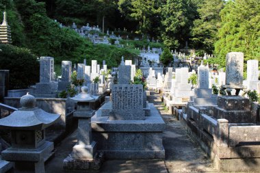 Karmaşık Japon bir mezarlık. Yamaguchi, Japonya - Ağustos alınan 