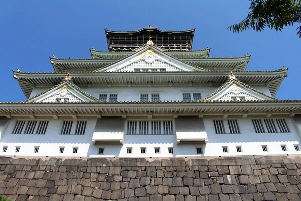 On the way closer to Osaka Castle — Stock Photo, Image