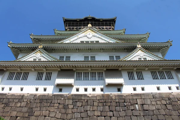 On the way closer to Osaka Castle — Stock Photo, Image