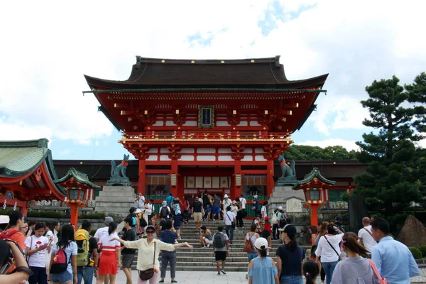 De beroemde en iconische Fushimi Inari schrijn in Kyoto, Japan. — Stockfoto