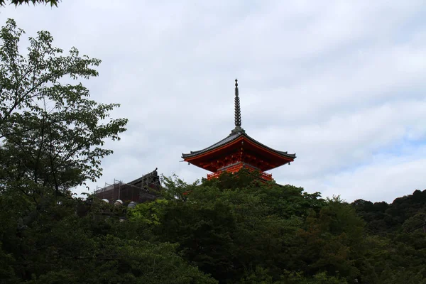 La torre arancione al Tempio Kiyomizu-dera a Kyoto, Giappone — Foto Stock