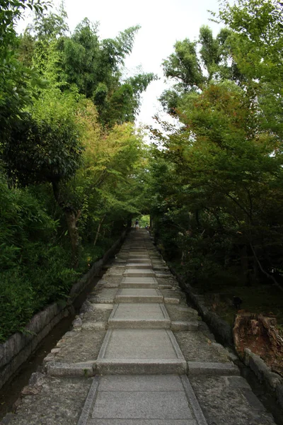 Σκάλες, στο δρόμο μέχρι το Ryozen Kannon ναό στο Κιότο — Φωτογραφία Αρχείου