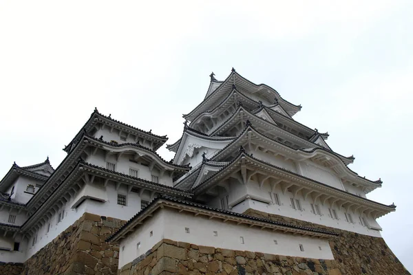 Se rapprocher du château de Himeji (c'est aussi appelé "Héron Blanc" — Photo