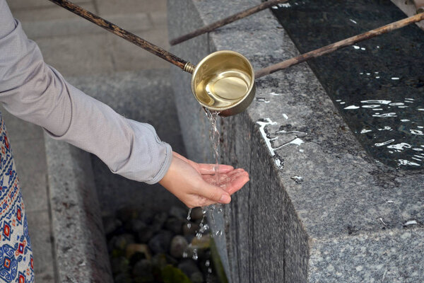 A basin used in a ritual to purify by washing hands