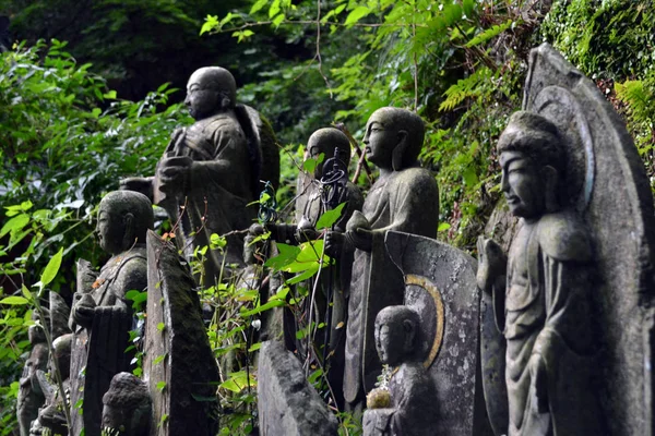 Cientos de estatuas de Buda de estilo japonés. Pic fue tomada en A — Foto de Stock