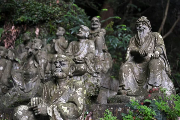 El Buda Sentado entre cientos de estatuas de Buda de Japanes — Foto de Stock