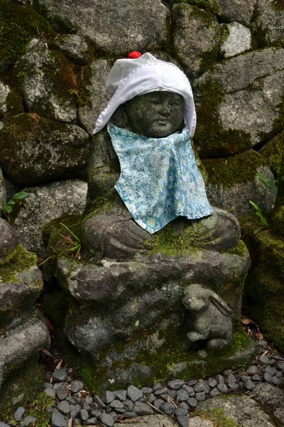 ¿La estatua del bebé Buda usando sombrero y ropa linda? Mientras que si — Foto de Stock