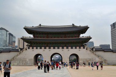 Seul Kuzey Sarayı'na (Gyeongbokgung) akın turist. PIC w
