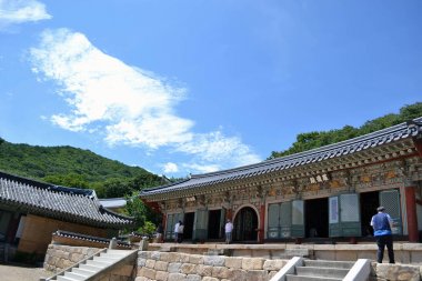 Tapınağın çevresinde Beomeosa. PIC Ağustos 2017 yılında çekildi. Transl