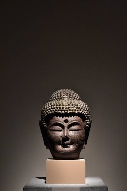 Buda'nın baş heykeli. PIC Ağustos 2017 yılında çekildi.