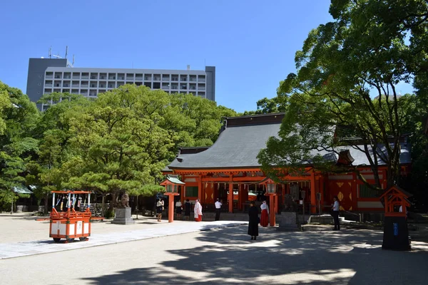 Japanese wedding conducted in a shrine complex in Fukuoka. Pic w — Stock Photo, Image