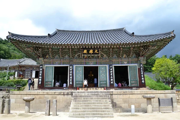 Μια απλή ξύλινη-ναός γύρω από το βουνό Palgongsan, Κορέα. Pic wa — Φωτογραφία Αρχείου