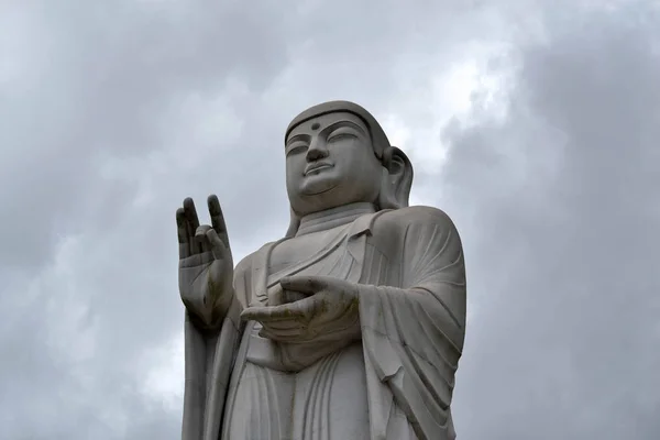 A nagy Buddha szobor, a Palgongsan hegy. Pic volt elvett, a — Stock Fotó