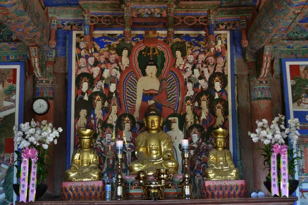 The Korean Buddhist Altar. Pic was taken in August 2017. Transla — Stock Photo, Image