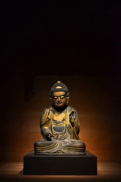 La statue du Bouddha d'or. La photo a été prise en août 2017 — Photo