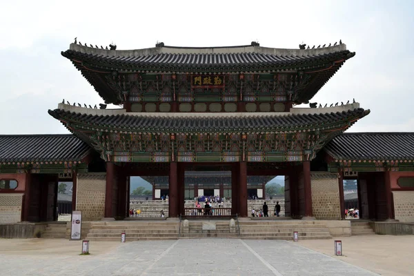 Más cerca del Palacio del Norte de Seúl (Gyeongbokgung). Pic wa — Foto de Stock