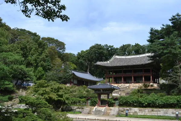 Mais perto do Palácio Oriental de Seul (Changdeokgung), um mundo da UNESCO h — Fotografia de Stock