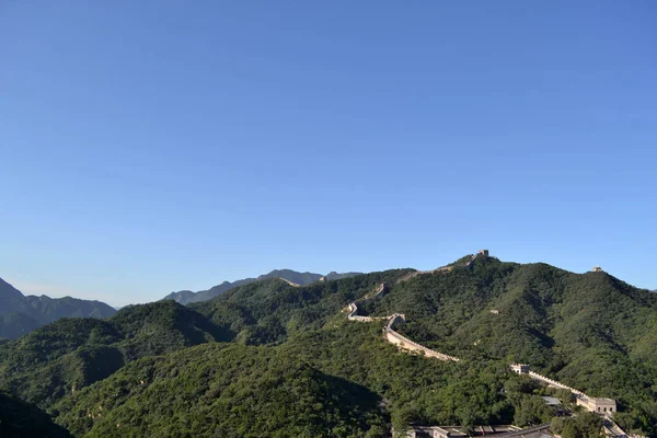 Uno sguardo lontano alla Grande Muraglia Cinese. Foto scattata a Badalin — Foto Stock