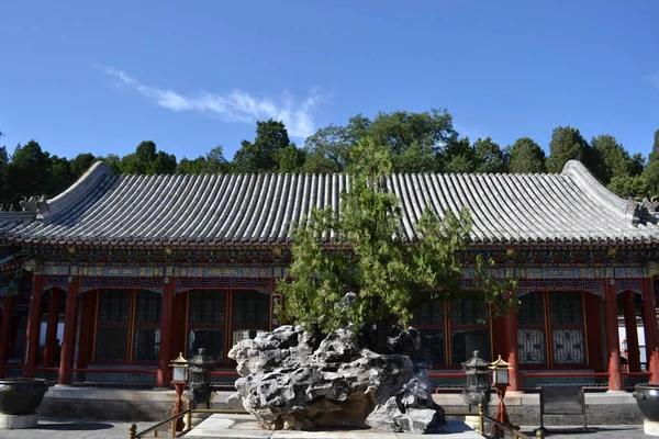 Les temples et les bâtiments autour du Palais d'été à Pékin. Pic w — Photo