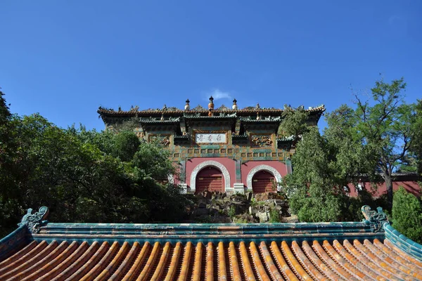 Les temples et les bâtiments autour du Palais d'été à Pékin. Pic w — Photo