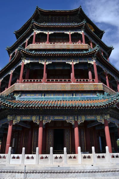 Les temples et les bâtiments autour du Palais d'été à Pékin. Pic w — Photo