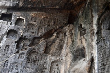 Delikli (Buda heykeli içinde) - daha fazla thousa olduğu