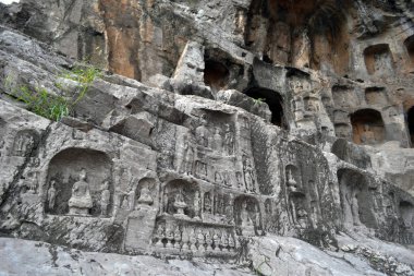 Delikli (Buda heykeli içinde) - daha fazla thousa olduğu