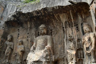 Ana Buddha Statue Longmen mağarasını tepe üzerinde etrafında. Pic 
