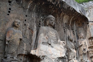 Ana Buddha Statue Longmen mağarasını tepe üzerinde etrafında. Pic 