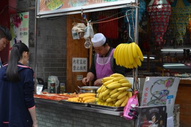 Xi'An Müslüman çeyreğinde turistlerin akın etti. Fam alandır