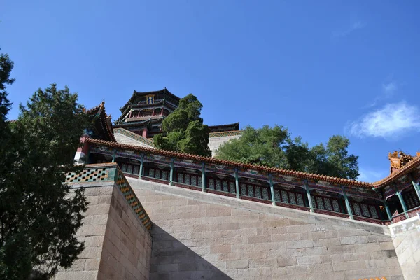 Les temples et les bâtiments autour du Palais d'été à Pékin. Pic w — Photo