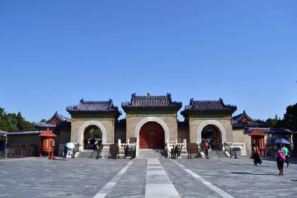 Touristes visitant Temple du Ciel, Pékin. Pic a été pris à Se — Photo