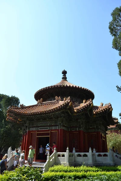 Touristes visitant le Palais Interdit à Pékin. Pic a été pris en — Photo