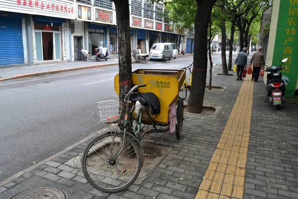 Xi 'An vida por la mañana. Donde las calles no estaban tan ocupadas, aún . —  Fotos de Stock