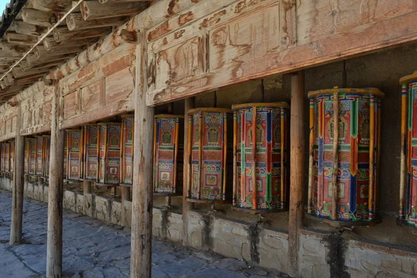 O kora tibetano ou roda de peregrinação e oração em Xiahe (Labra — Fotografia de Stock