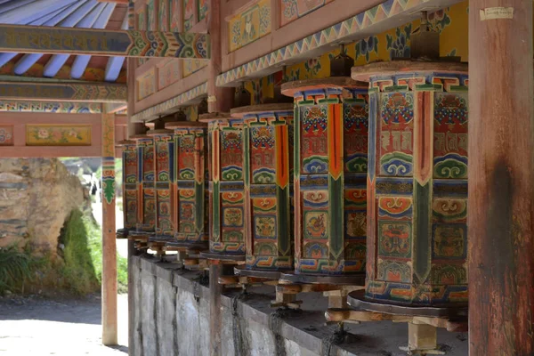 Die tibetische Kora oder Pilger- und Gebetsmühlen in xiahe (labra) — Stockfoto